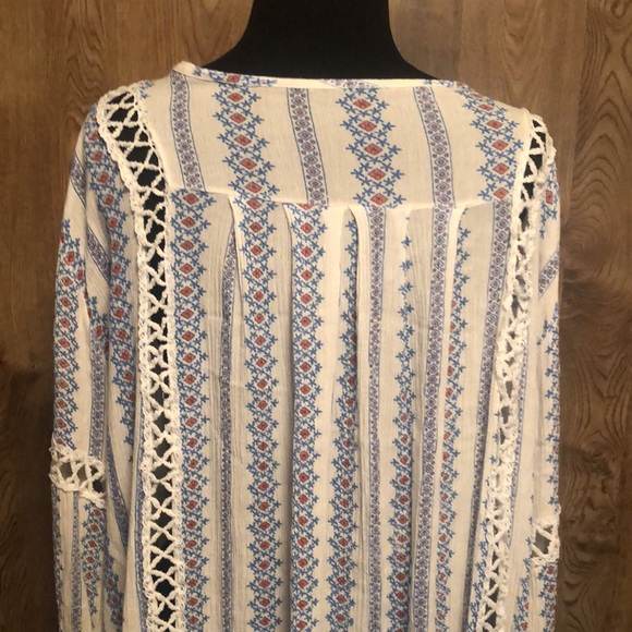 Pretty Lacey Long Sleeved Blouse - Picture 8 of 9